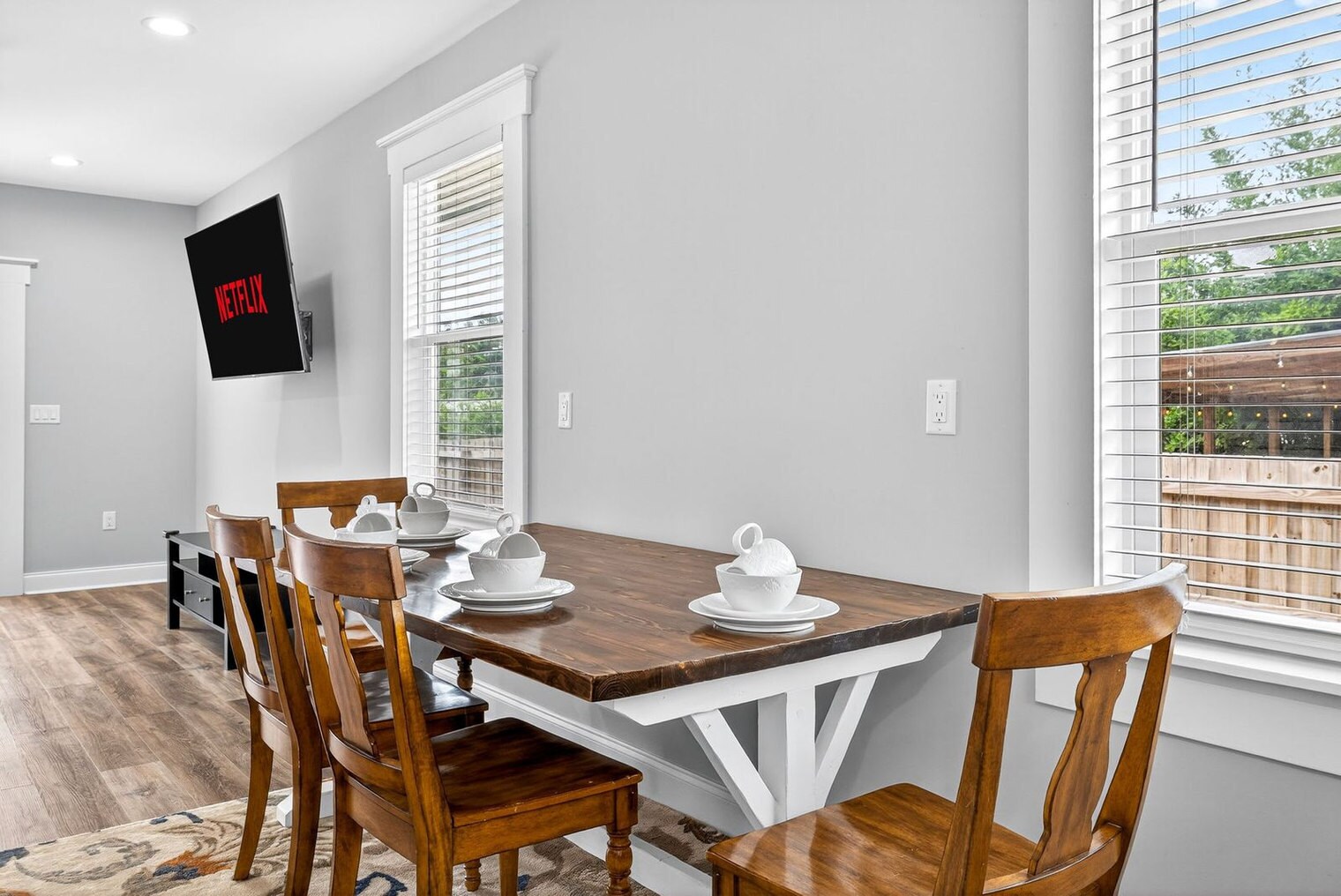 Building Photo - 2910 N Ola Ave