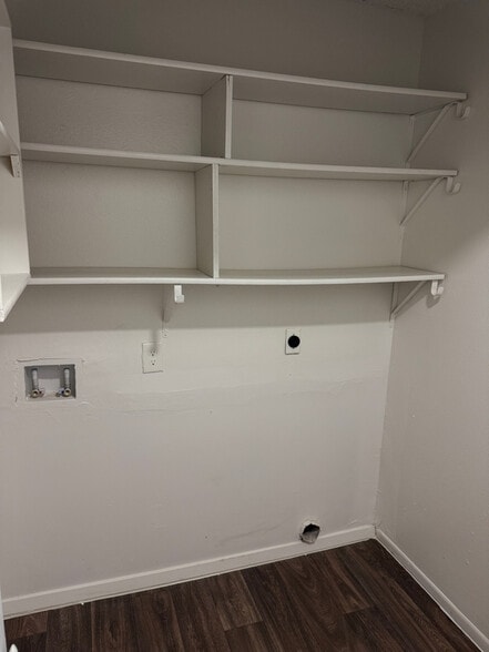 Building Photo - 3439 Gateway Dr