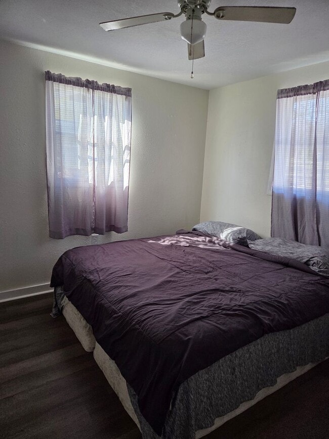 Building Photo - Maryville 37801 - 3 bedroom, 1 bath home - Contact Shelly Gunion (865) 755-7678