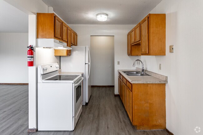2BR, 1BA - 795SF - Kitchen - Terrace Manor