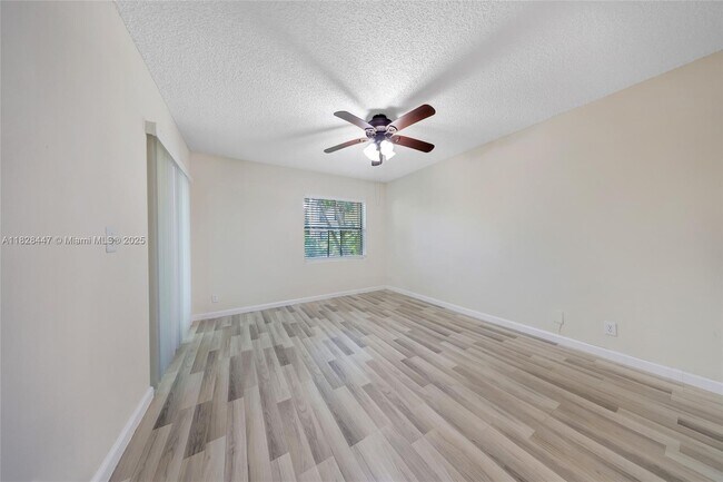 Building Photo - 9999 Summerbreeze Dr