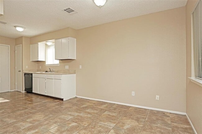 Building Photo - 22518 John Rolfe Ln