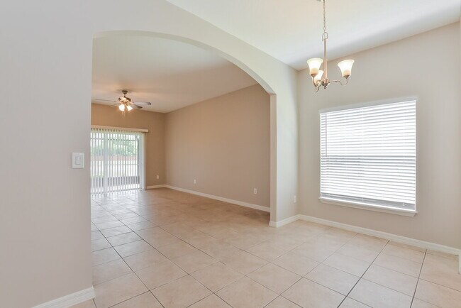 Building Photo - 317 Appaloosa Ct