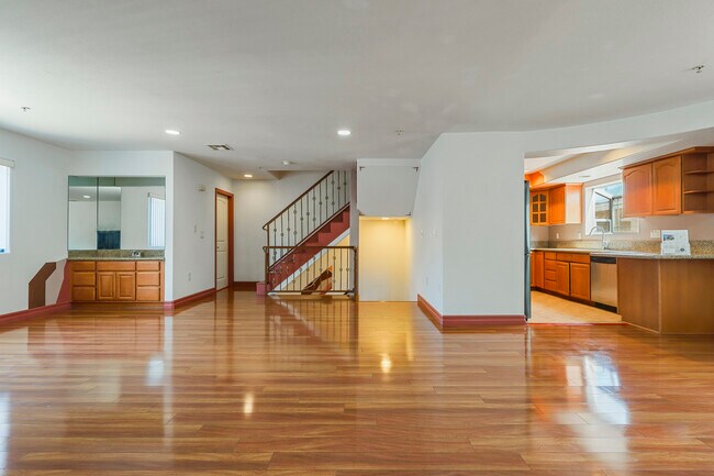 Building Photo - 1559 W 207th St