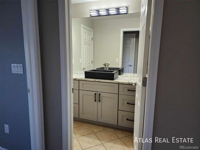 Building Photo - 6242 S Oak Hill Ct