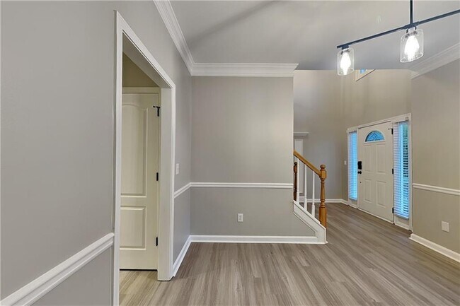 Building Photo - 3174 Vickery Dr NE