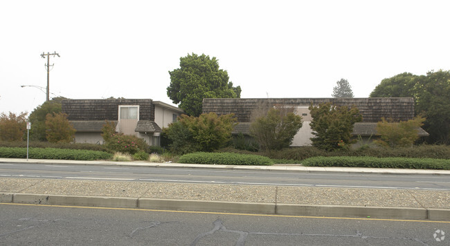 Primary Photo - 4400 Thornton Ave
