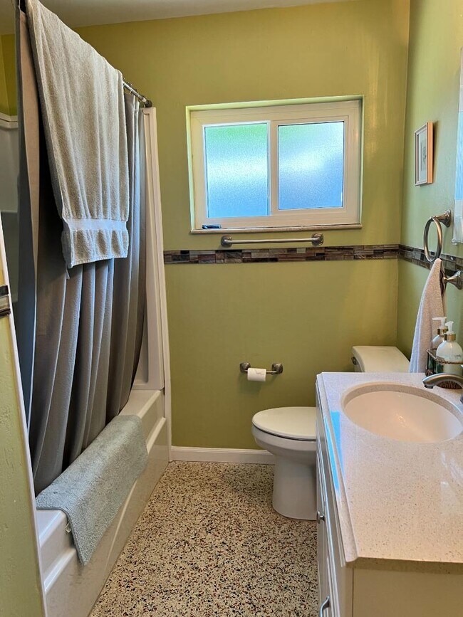 Building Photo - 6164 Fairfield Ave S