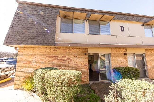 Building Photo - 5506 Grover Ave