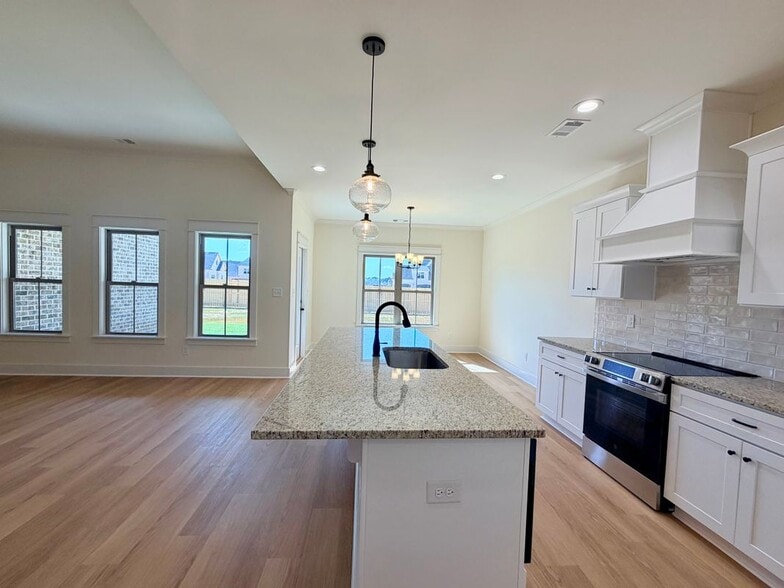 Building Photo - 609 Bristleleaf Path