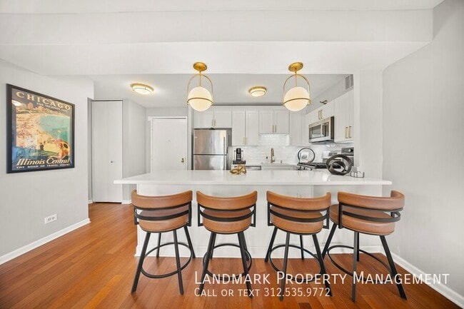 Building Photo - 1309 N Wells St