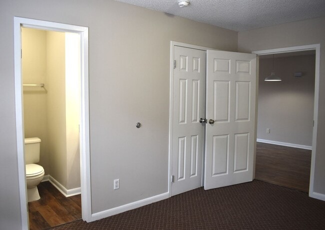 Building Photo - ONE-3 BED/3 BATH UNIT AVAILABLE AUGUST 15TH!