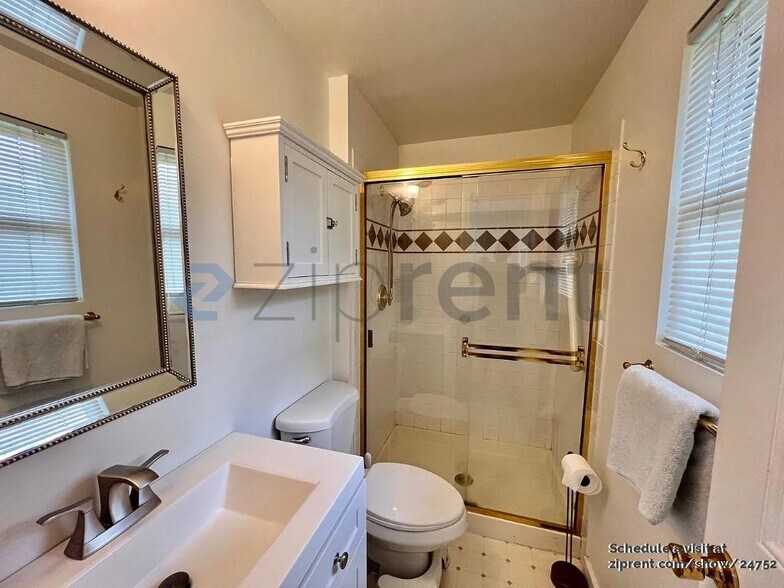 Building Photo - 16719 NE 20th St