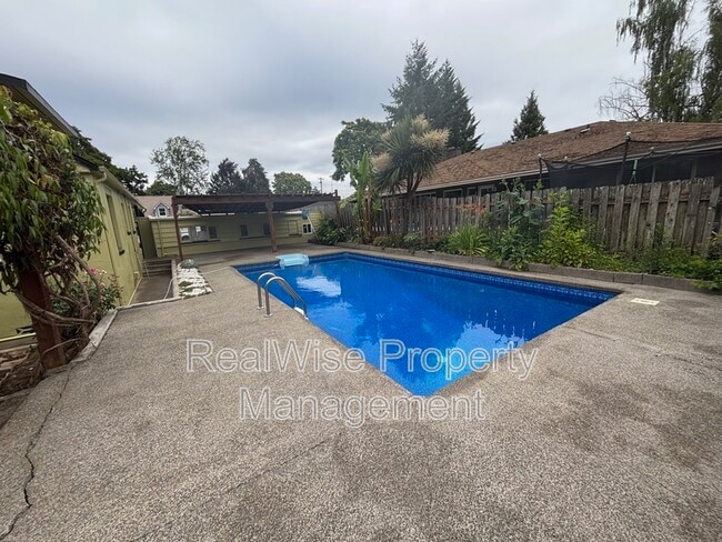 Building Photo - 364 W Selmar Ct