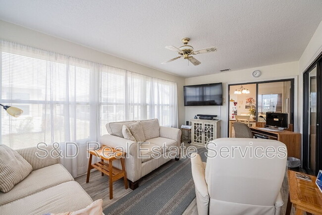 Building Photo - 6042 Seagull Ln