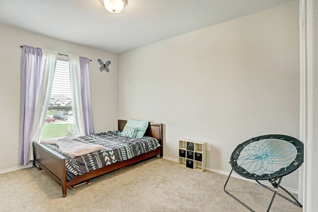 Building Photo - 5687 Heron Dr