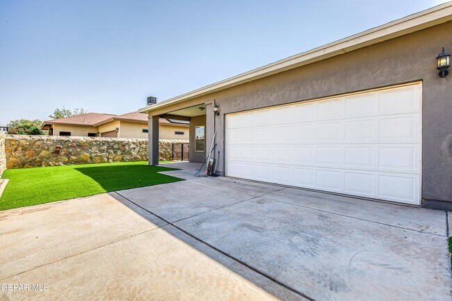 Building Photo - 6557 Toivoa Pl