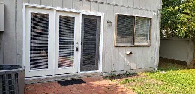 Building Photo - 97 Woodlake Dr
