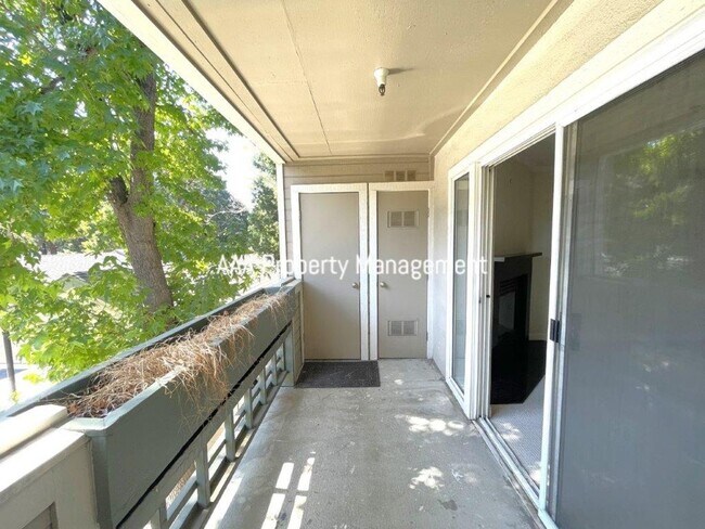 Building Photo - 2530 Oak Rd