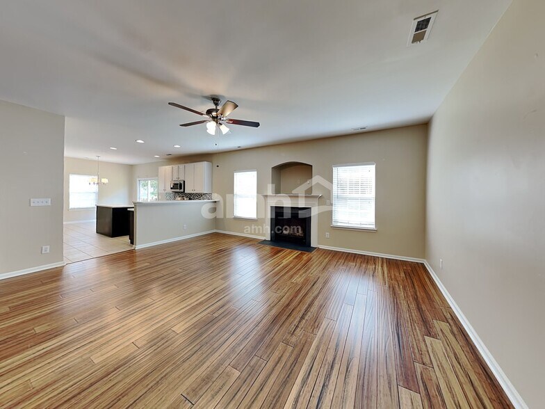 Building Photo - 2015 Bridleside Dr
