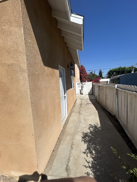 Building Photo - 7948 Aura Ave