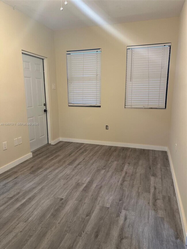 Building Photo - 1101 NW 32nd Pl