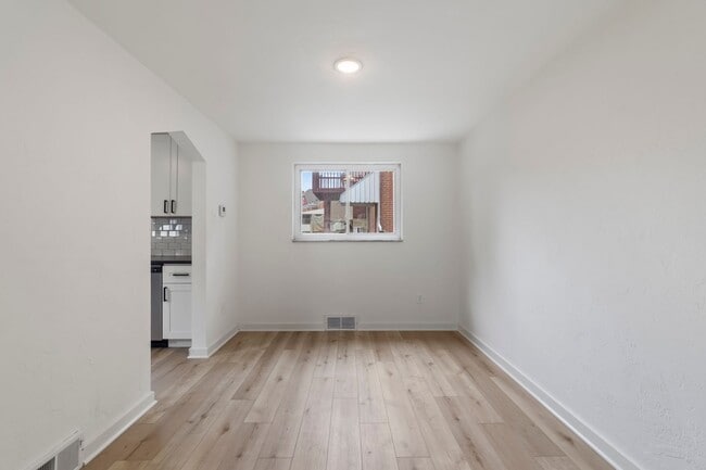 Building Photo - READY FOR MOVE IN! Fully RENOVATED 2-bedroom in Carrick!