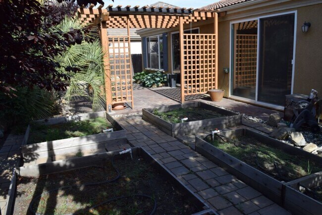 Building Photo - 1378 Seymour Cir