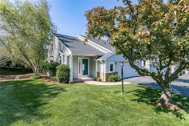 Primary Photo - 72 Windward Way