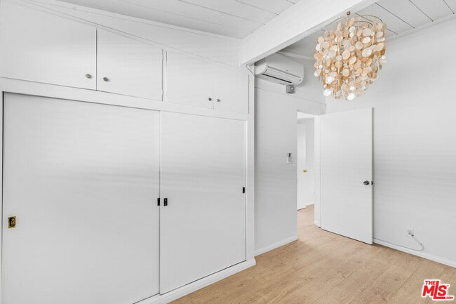 Building Photo - 4040 Grand View Blvd