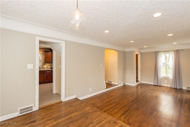 Building Photo - 3702 Glencairn Rd