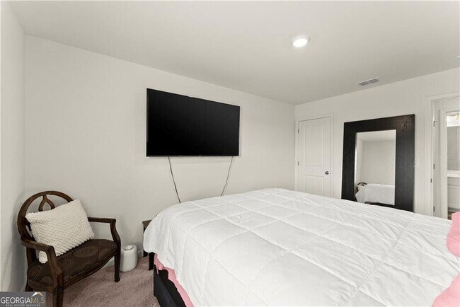 Building Photo - 157 Colbury St