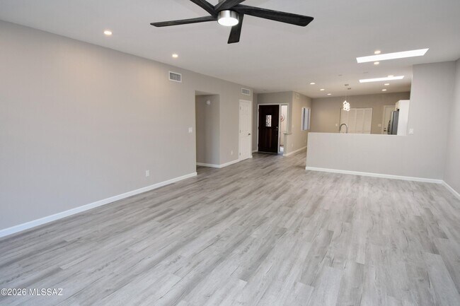 Building Photo - 4581 Cam Campero