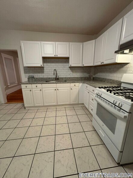 Building Photo - 85 Swan St