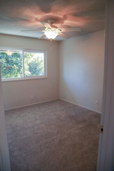 4th bedroom - 646 Buttonwood Dr