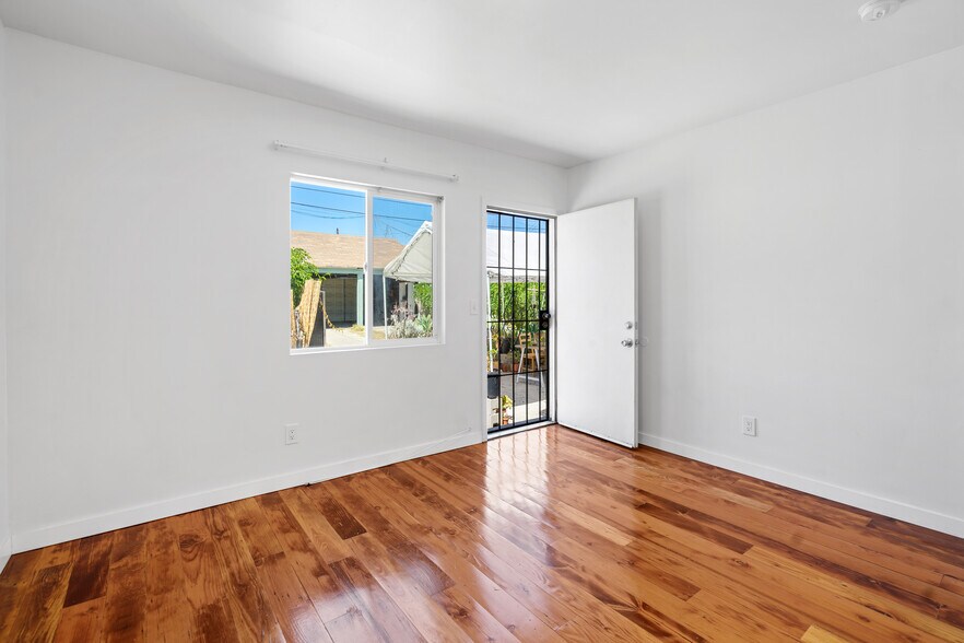 bedroom 2 - 207 E Avenue 31