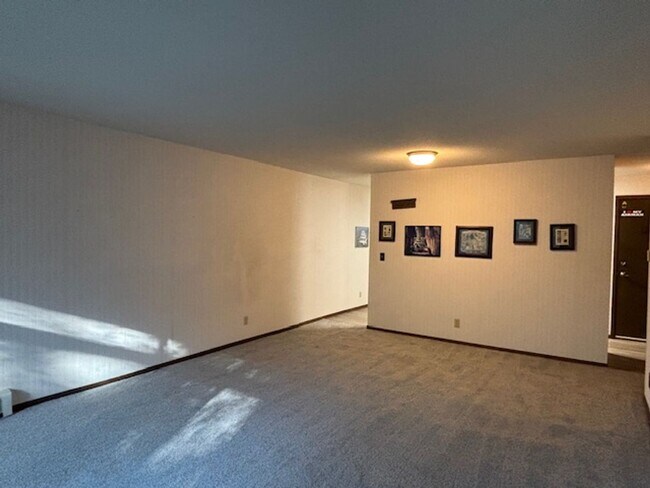 Building Photo - Great 1 BR/1 BA Condo in the Heart of Litt...