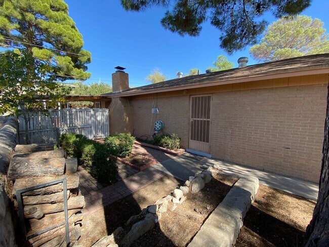 Building Photo - 783 De Leon Dr