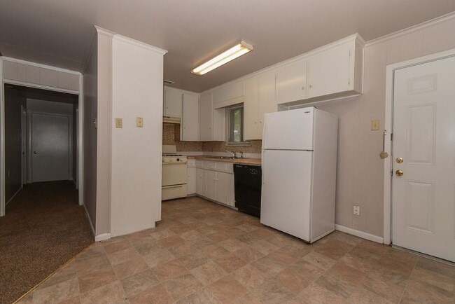 Building Photo - 2517 Broadview- House