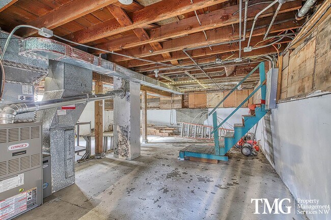 Building Photo - Stunning 4BD Craftsman in Excellent N Port...