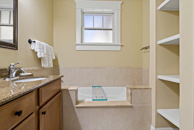 Building Photo - 611 S Orleans Ave