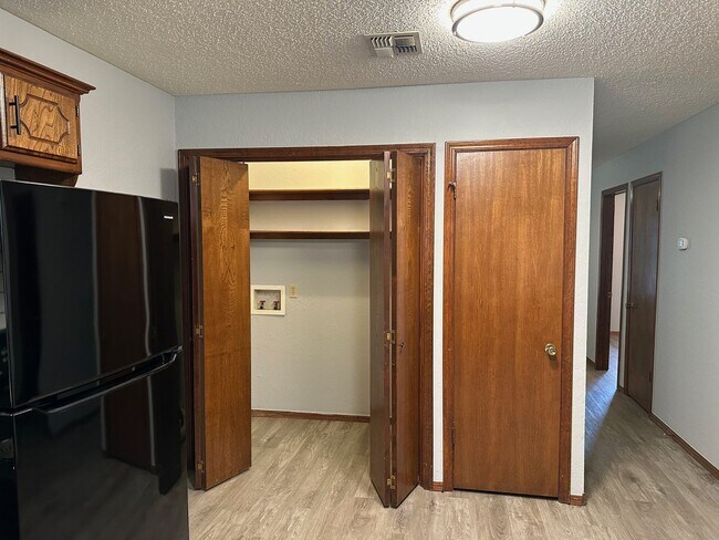 Building Photo - 2 bedroom rental