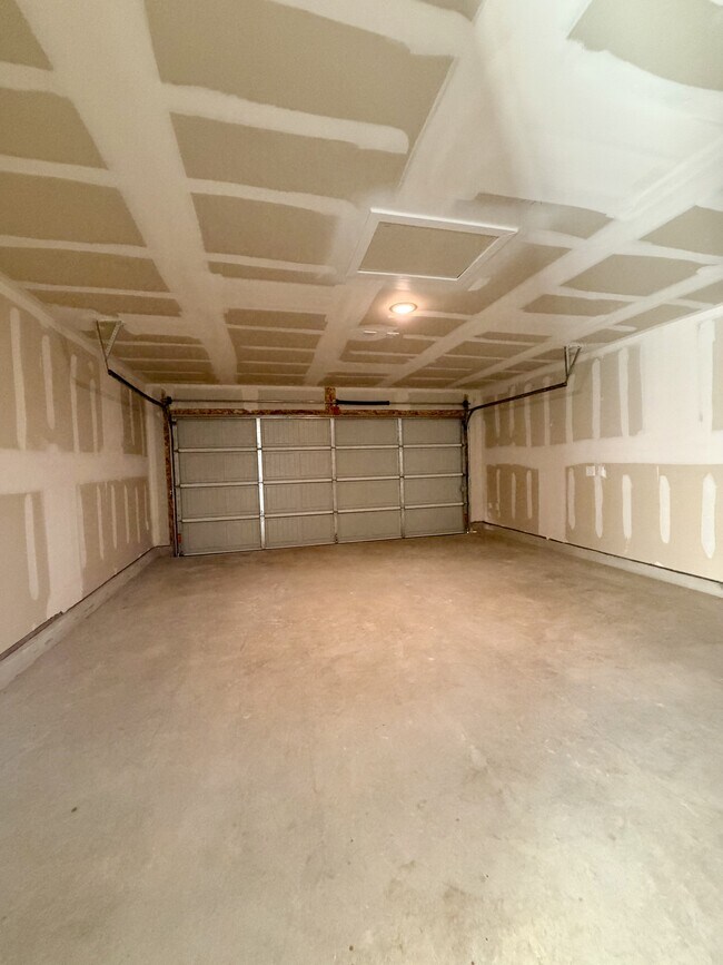 Building Photo - 14536 Azzurro Stone