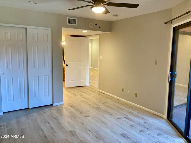 Building Photo - 12222 N Paradise Village Pkwy W