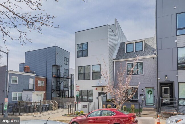 Building Photo - 1012 17th Pl NE