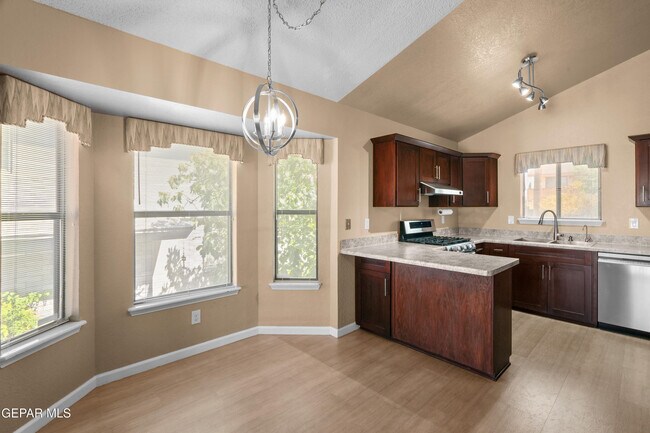 Building Photo - 4644 Loma De Cobre Dr