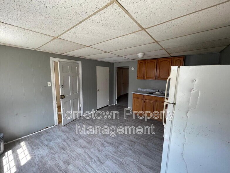 Building Photo - 663 E Market St