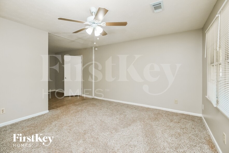 Building Photo - 359 Cindy Dr SE