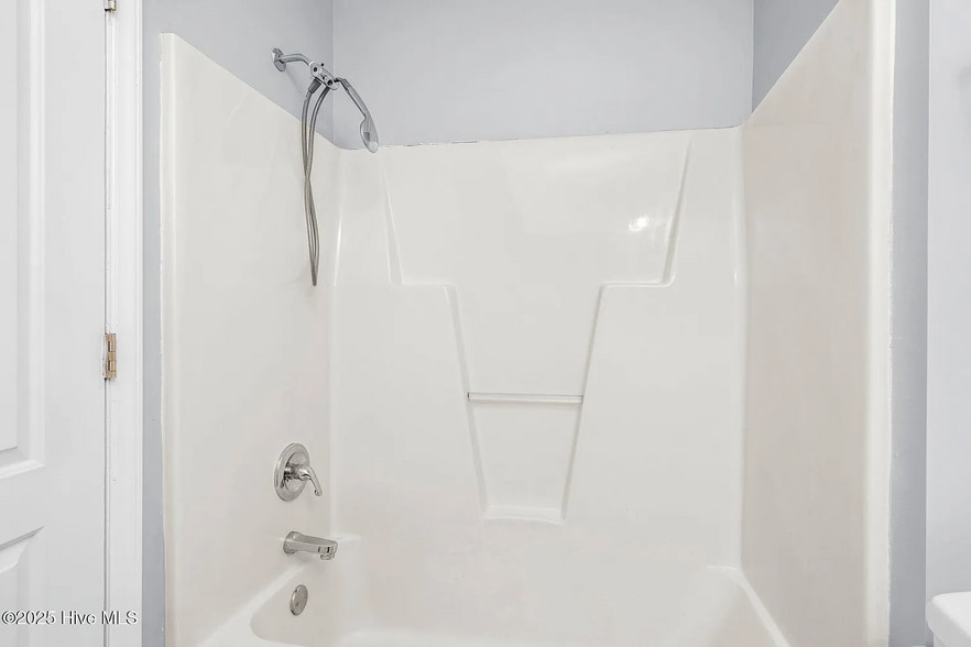 Building Photo - Room in House on Sara Dr