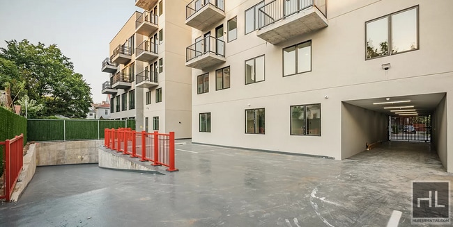 Building Photo - NEW YORK AVENUE